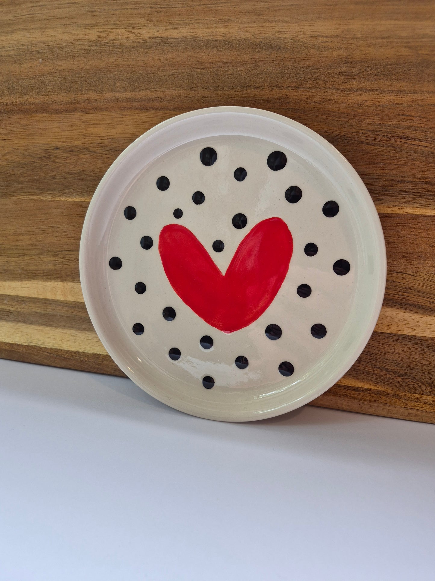 Plate w/heart & dots