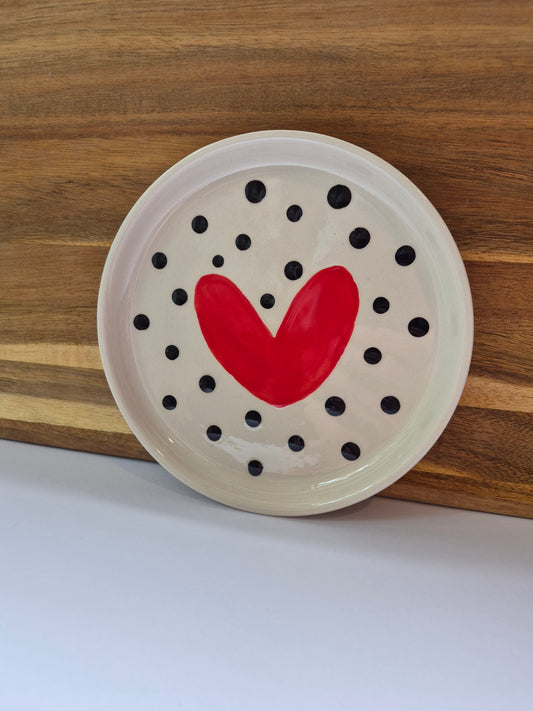 Plate w/heart & dots